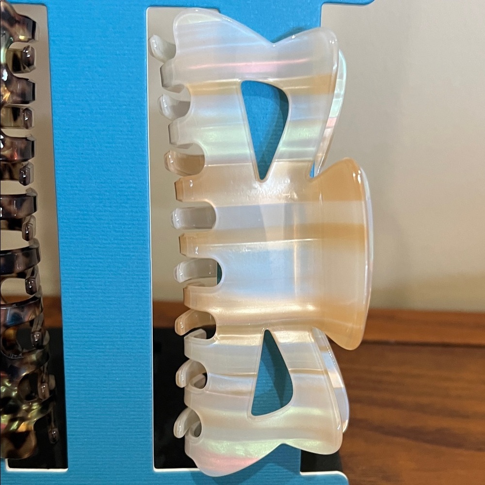 Piper K | Tortoise & Iridescent Cream Hair Clips - Picture 8 of 8